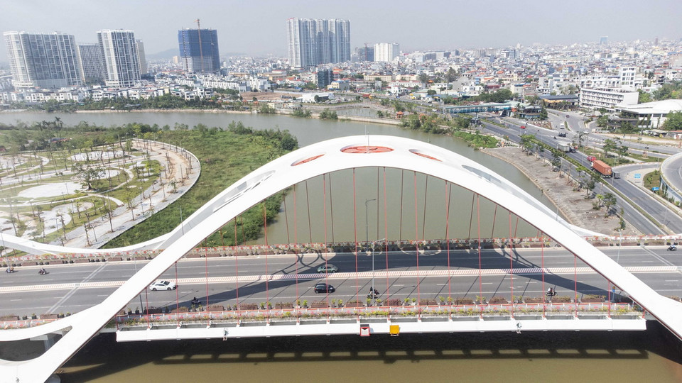 Cầu Rào có kiến trúc hiện đại, là điểm nhấn cảnh quan ở cửa ngõ phía Nam thành phố Hải Phòng. (Ảnh: Hoàng Hiếu/TTXVN)