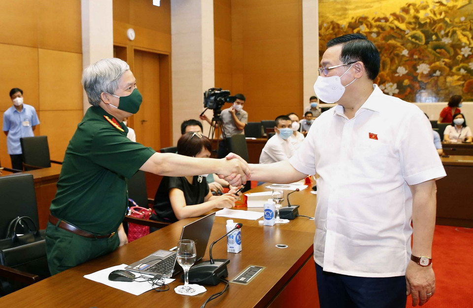 Chủ tịch Quốc hội Vương Đình Huệ với lãnh đạo cơ quan báo chí. (Ảnh: Doãn Tấn/TTXVN)