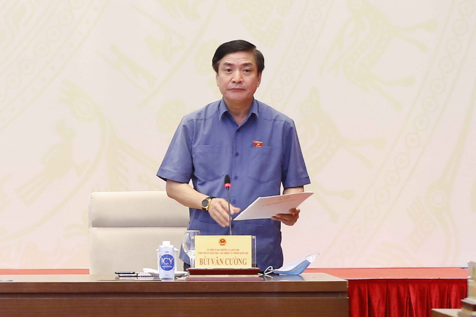 Tổng Thư ký Quốc hội, Chủ nhiệm Văn phòng Quốc hội Bùi Văn Cường phát biểu tóm tắt về công tác báo chí đưa tin về hoạt động của Quốc hội. (Ảnh: Doãn Tấn/TTXVN)
