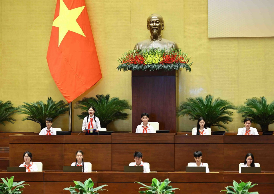 Đoàn chủ tịch điều hành phiên họp. (Ảnh: Minh Đức/ TTXVN)