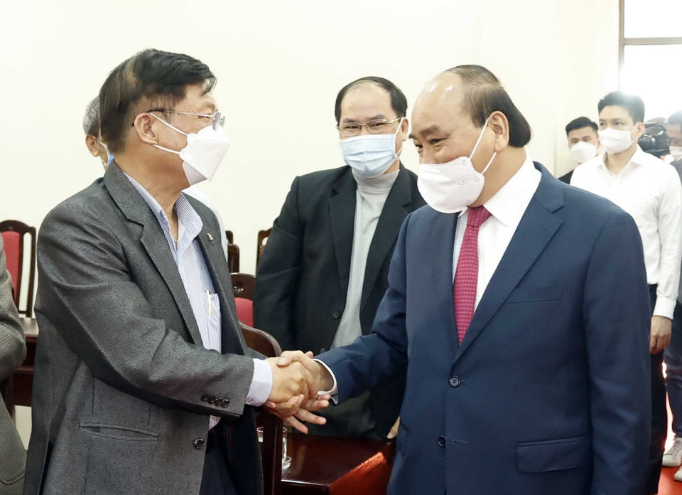 Chủ tịch nước Nguyễn Xuân Phúc và các đại biểu tại buổi gặp mặt. (Ảnh: Thống Nhất/TTXVN)