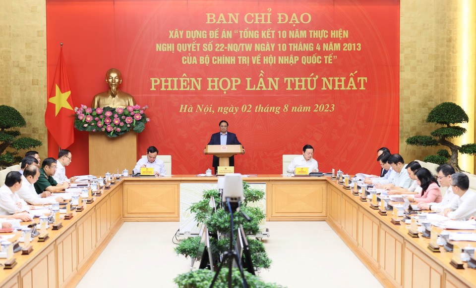 Thủ tướng Phạm Minh Chính chủ trì Phiên họp lần thứ nhất Ban Chỉ đạo tổng kết 10 năm thực hiện Nghị quyết 22 về Hội nhập Quốc tế. (Ảnh: Dương Giang/TTXVN)