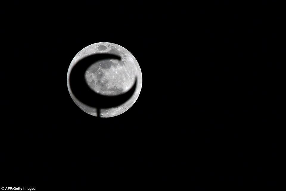 Trăng sói ở Dubai Marina. (Nguồn: Getty)