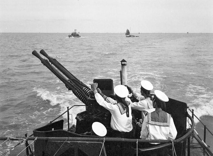 Lực lượng Hải quân nhân dân Việt Nam luôn nâng cao cảnh giác, sẵn sàng chiến đấu, lập nên những chiến công vang dội trong cuộc chiến đấu chống lại không quân và hải quân của Mỹ đánh phá ra miền Bắc. (Ảnh: Nguyễn Thụ/TTXVN)