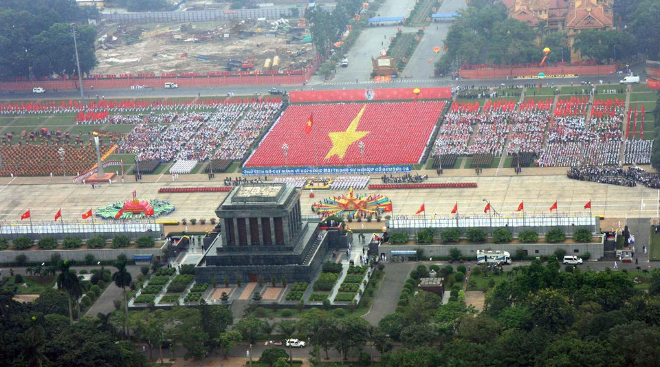 74 năm đã qua, tinh thần của Cách mạng Tháng Tám, chân lý của Chủ tịch Hồ Chí Minh: Không có gì quý hơn độc lập, tự do vẫn luôn ngời sáng trong sự nghiệp đấu tranh giành độc lập, thống nhất, bảo vệ và thực hiện thắng lợi công cuộc xây dựng một nước Việt Nam hòa bình, thống nhất, độc lập, dân chủ và giàu mạnh của toàn dân tộc dưới sự lãnh đạo của Đảng Cộng sản Việt Nam quang vinh. (Ảnh: Trọng Đức/TTXVN)
