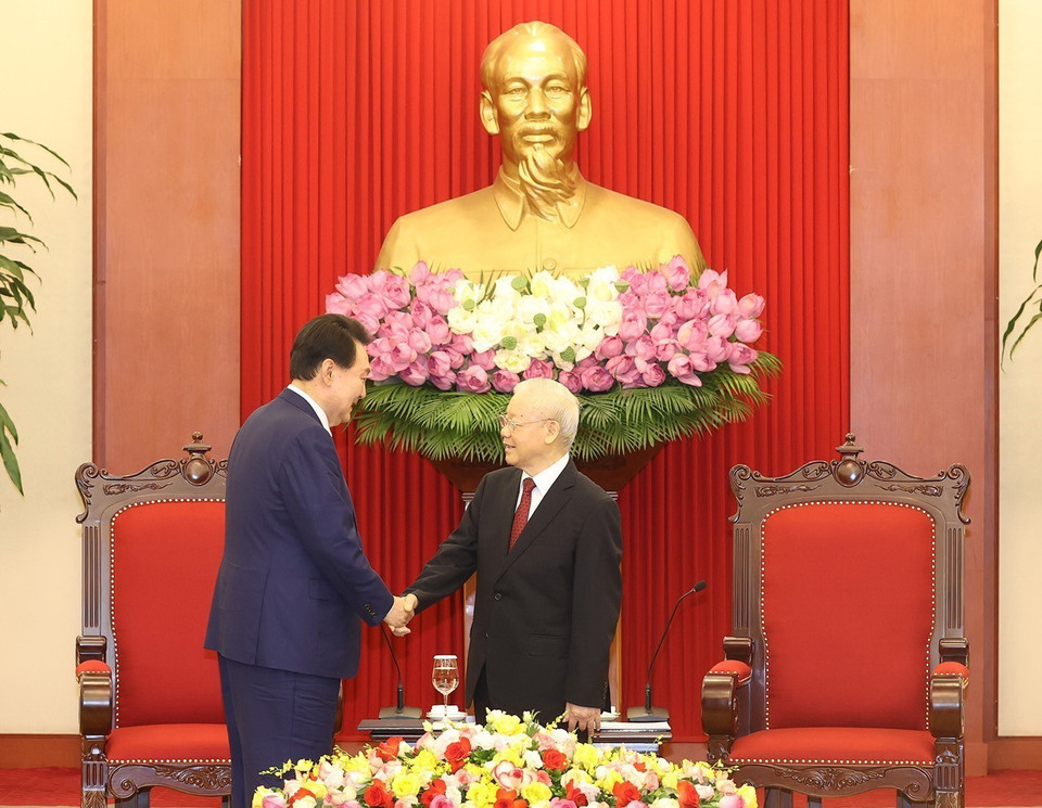 Tổng Bí thư Nguyễn Phú Trọng tiếp Tổng thống Hàn Quốc Yoon Suk Yeol. (Ảnh: Trí Dũng/TTXVN)
