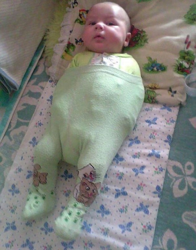 Thế này thì hết cựa quậy. (Nguồn: Dailymail)