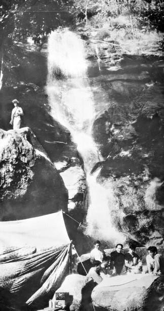 Bộ chỉ huy chiến dịch dưới sự chỉ đạo trực tiếp của Đại tướng Võ Nguyên Giáp đang bàn kế hoạch tác chiến cho từng trận đánh. (Ảnh: Triệu Đại/TTXVN)