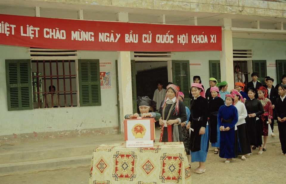 Nhân dân huyện Yên Minh, Hà Giang bỏ phiếu bầu đại biểu Quốc hội khóa XI. (Ảnh: Nguyễn Khang/TTXVN)