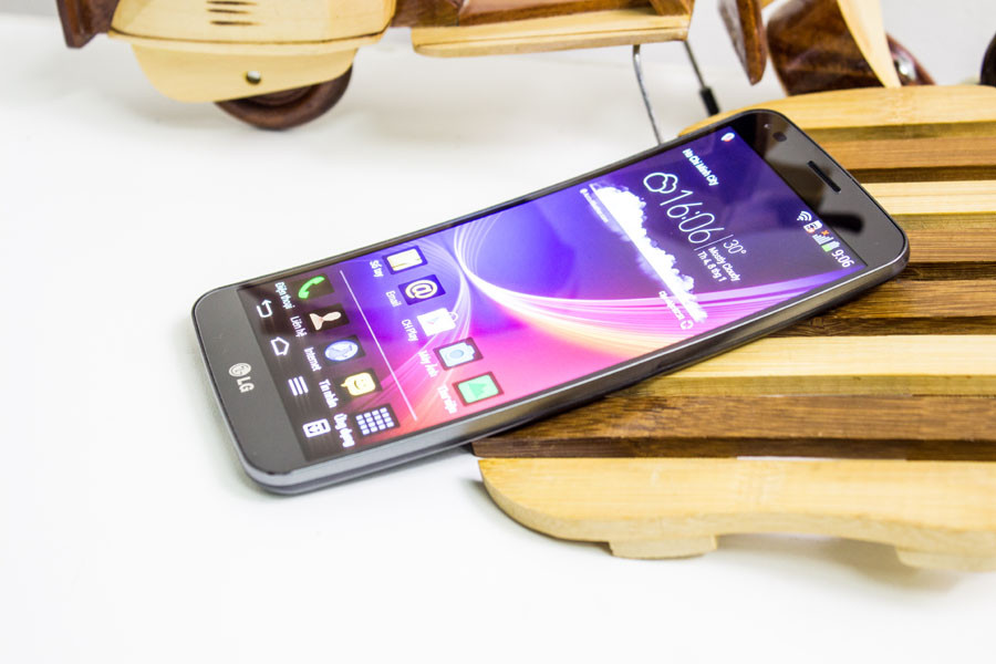 LG G Flex D958 của LG có thể xem là chiếc điện thoại có mức giá giảm sâu nhất, lên tới 5 triệu đồng. (Nguồn: Thegioididong.com)