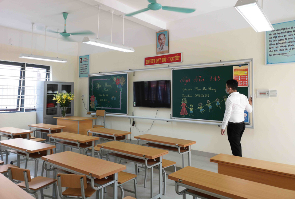 Hệ thống phòng học dành cho học sinh lớp 1 của Trường Tiểu học Thanh Trì, quận Hoàng Mai, được bố trí ngay tại tầng 1 với cơ sở vật chất hiện đại, đồng bộ. (Ảnh: Thanh Tùng/TTXVN)