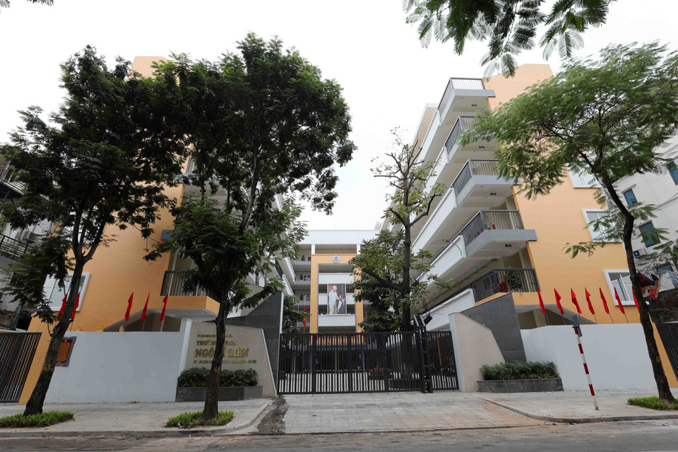 Trường THCS Ngô Sĩ Liên, quận Hoàn Kiếm, được xây mới khang trang, hiện đại với trang thiết bị dạy học đồng bộ sẵn sàng cho năm học mới 2020-2021. (Ảnh: Thanh Tùng/TTXVN)