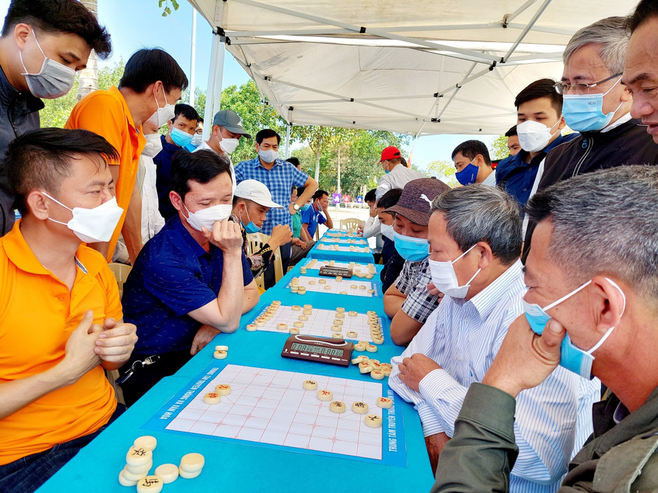 Thi đấu cờ tướng tại Lễ hội Bạch Đằng năm 2022. (Ảnh: Thanh Vân/TTXVN)