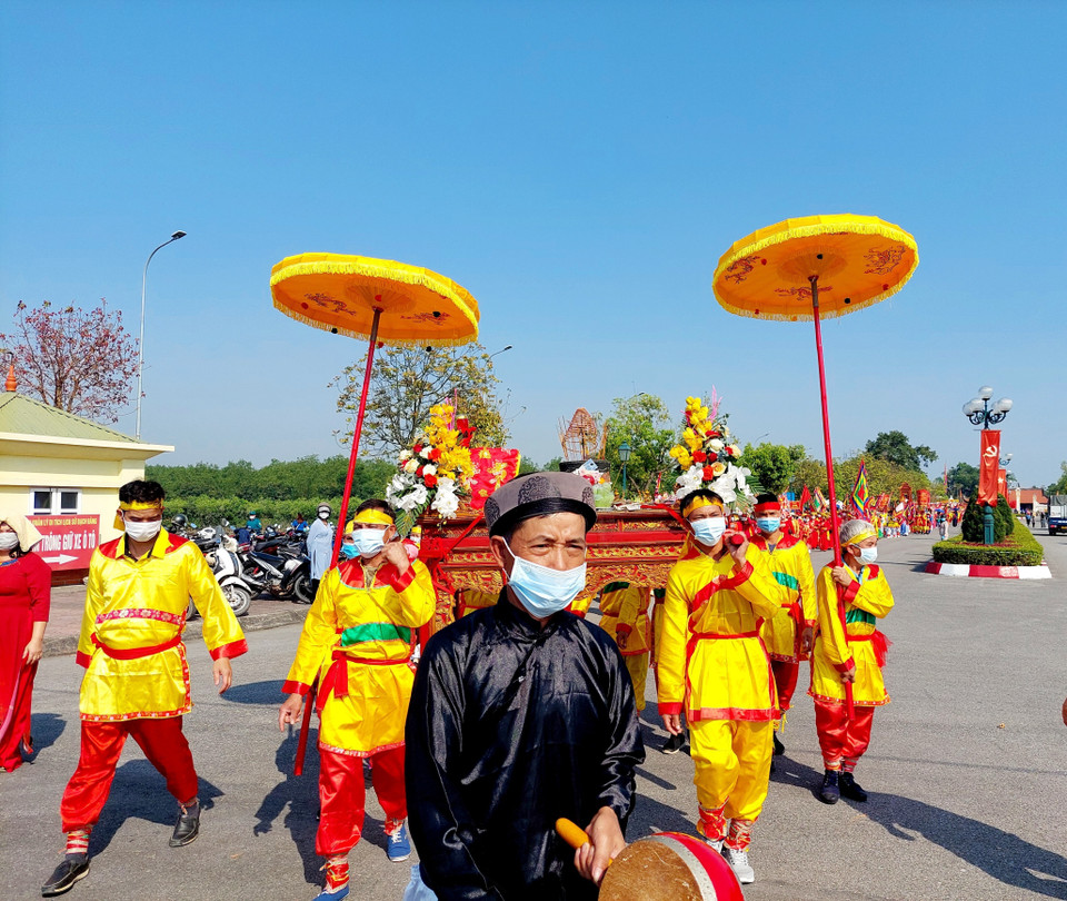 Lễ hội truyền thống Bạch Đằng là sự kiện chính trị, văn hóa và du lịch có ý nghĩa quan trọng; là dịp để bày tỏ lòng tri ân những cống hiến, hy sinh của các bậc tiền nhân và nhân dân trong sự nghiệp chống giặc ngoại xâm, bảo vệ độc lập, chủ quyền của đất nước. (Ảnh: Thanh Vân/TTXVN)