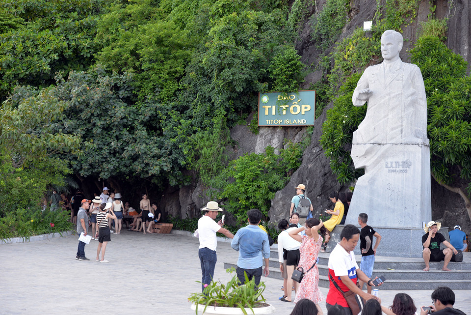  Đảo Ti Tốp, một trong những điểm đến trong hành trình tham quan vịnh Hạ Long. (Ảnh: Thanh Vân/TTXVN)