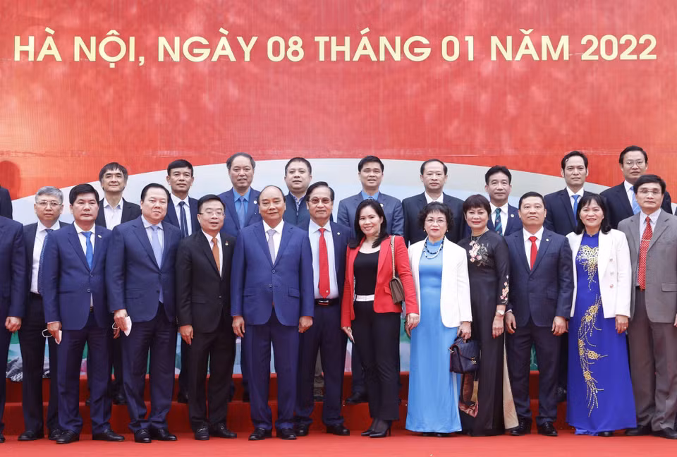 Chủ tịch nước Nguyễn Xuân Phúc chụp ảnh chung với các đại biểu. (Ảnh: Thống Nhất/TTXVN)
