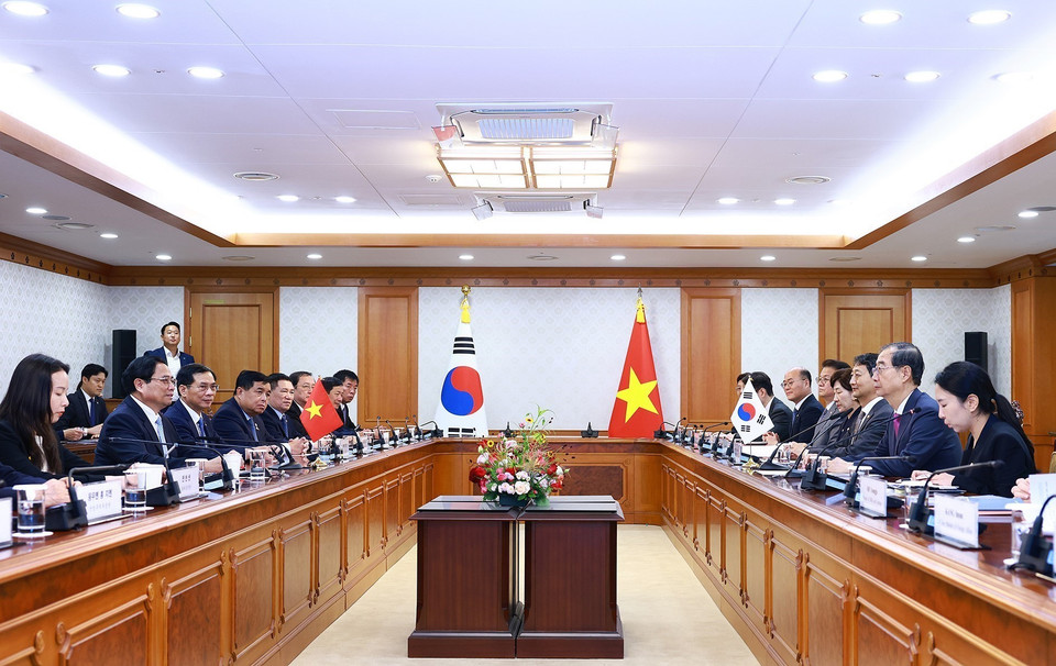 Thủ tướng Phạm Minh Chính hội đàm với Thủ tướng Hàn Quốc Han Duck Soo. (Ảnh: Dương Giang/TTXVN)