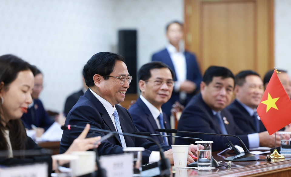 Thủ tướng Phạm Minh Chính phát biểu tại cuộc hội đàm với Thủ tướng Hàn Quốc Han Duck Soo. (Ảnh: Dương Giang/TTXVN)