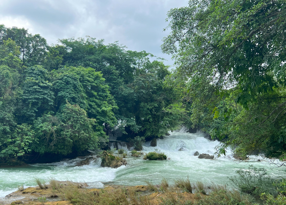 Vẻ đẹp nên thơ của Thác Bản Giốc nhìn từ bên kia biên giới. (Ảnh: Chu Hiệu/TTXVN) 