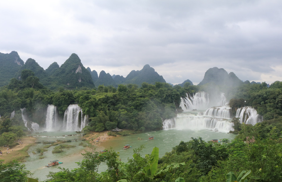 Sau Lễ vận hành thí điểm qua lại Khu Cảnh quan Thác Bản Giốc (Việt Nam)-Đức Thiên (Trung Quốc) ngày 15/9/2023, du khách hai nước sẽ được ngắm thác Bản Giốc ở nhiều góc quan sát. (Ảnh: Chu Hiệu/TTXVN) 