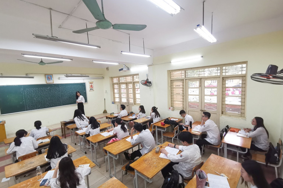 Được sử dụng điều hòa trong lớp học, không cần cần bật quạt trần tại Trường THPT Việt Đức. (Ảnh: Thành Đạt/TTXVN)