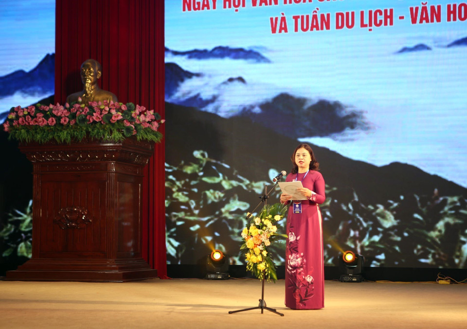 Vụ Trưởng vụ Văn hóa Dân tộc, Phó Trưởng Ban Thường trực Ban Tổ chức Ngày hội Nguyễn Thị Hải Nhung phát biểu khai mạc. (Ảnh: Quý Trung/TTXVN)