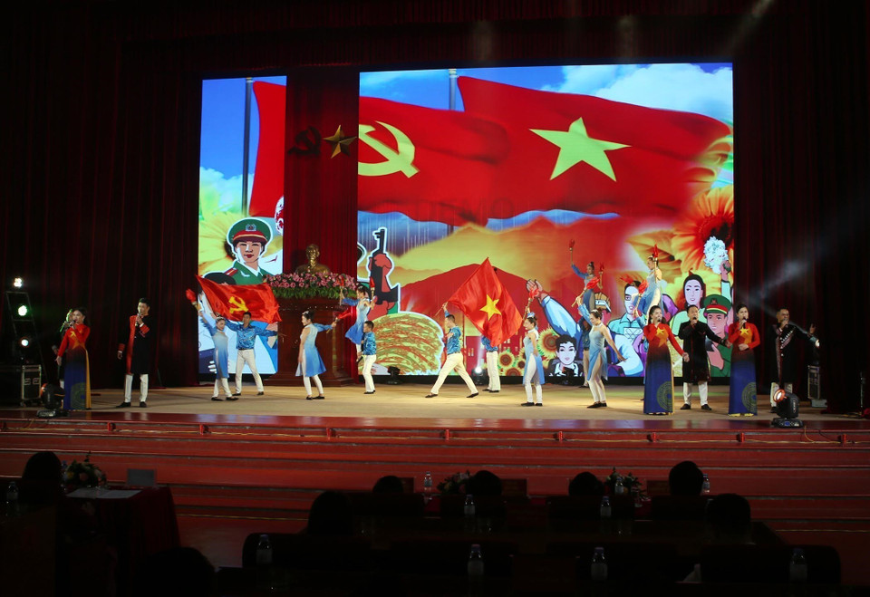 Chương trình văn nghệ chào mừng Ngày hội. (Ảnh: Quý Trung/TTXVN)