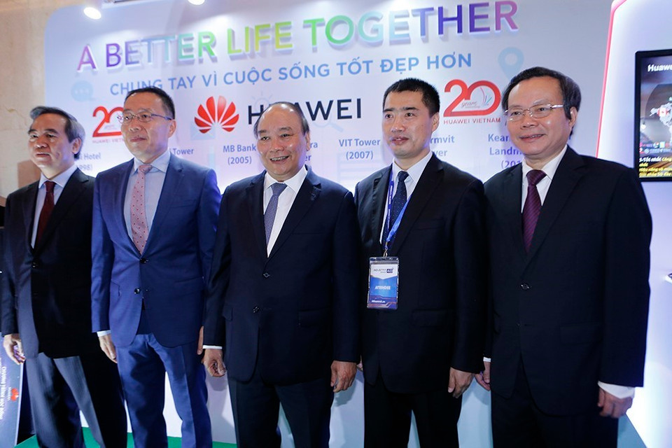 Thủ tướng Nguyễn Xuân Phúc với các đại biểu. (Ảnh: Dương Giang/TTXVN)