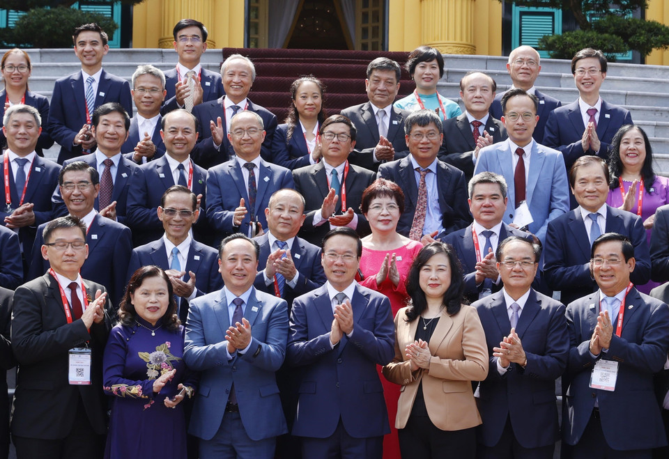 Chủ tịch nước Võ Văn Thưởng với các đại biểu. (Ảnh: Thống Nhất/TTXVN)