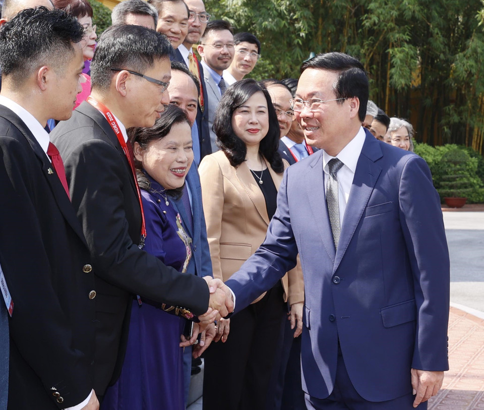 Chủ tịch nước Võ Văn Thưởng với các đại biểu. (Ảnh: Thống Nhất/TTXVN)