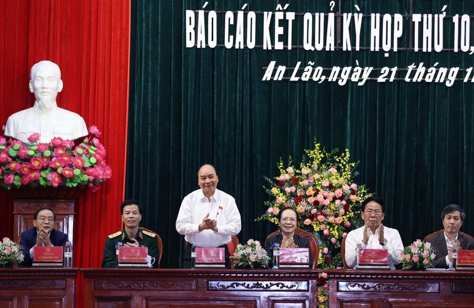 Thủ tướng Nguyễn Xuân Phúc phát biểu tại buổi tiếp xúc cử tri huyện An Lão. (Ảnh: Thống Nhất/TTXVN)