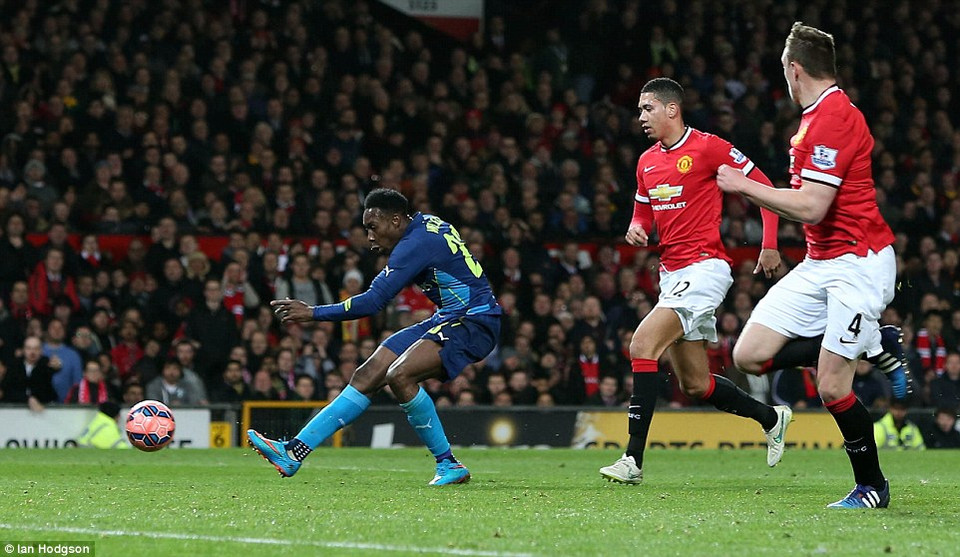 Nhưng đến phút 61, Danny Welbeck, người từng bị ruồng bỏ ở Old Trafford...