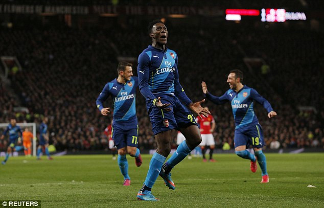 Danny Welbeck đã "bắn hạ" Quỷ đỏ trong lần trở lại Old Trafford.
