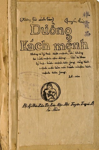 Năm 1924, Nguyễn Ái Quốc về Quảng Châu, Trung Quốc và thành lập Hội Việt Nam Cách mạng Thanh niên (tháng 6/1925), mở lớp Huấn luyện chính trị, ra Báo Thanh niên, truyền giảng cho đội ngũ cán bộ cốt cán đầu tiên của Việt Nam những nội dung cơ bản của học thuyết Mác - Lênin, để chuẩn bị cho sự ra đời một chính Đảng vô sản kiểu mới ở Việt Nam. Trong ảnh: Cuốn “Đường Kách mệnh” tập hợp những bài giảng của Nguyễn Ái Quốc - Hồ Chí Minh giảng tại lớp Huấn luyện chính trị các thanh niên yêu nước Việt Nam trong những năm 1925-1927. (Ảnh: Tư liệu/TTXVN phát)