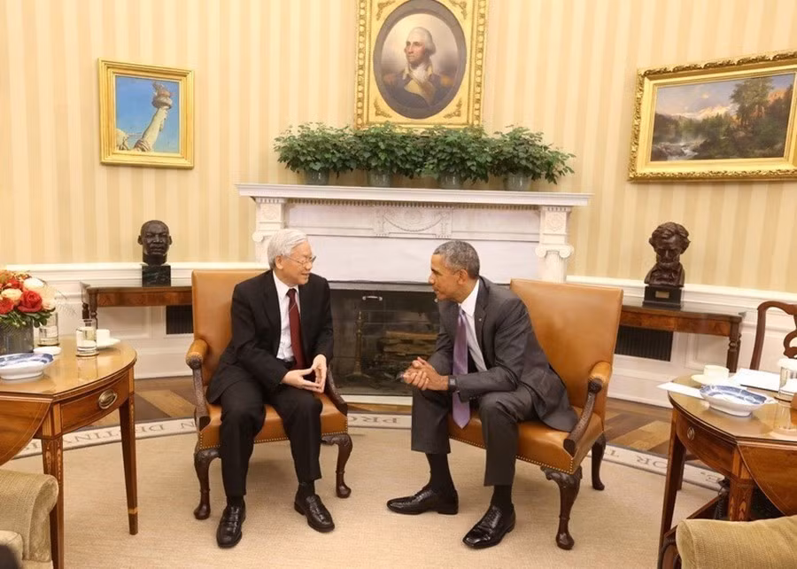Tổng Bí thư Nguyễn Phú Trọng hội đàm với Tổng thống Barack Obama, ngày 7/7/2015, tại Nhà Trắng ở Thủ đô Washington D.C trong chuyến thăm chính thức Hoa Kỳ từ ngày 6 - 10/7/2015. Đây là chuyến thăm đầu tiên tới Hoa Kỳ của người lãnh đạo cao nhất Đảng Cộng sản Việt Nam kể từ sau khi kết thúc chiến tranh, đánh một dấu mốc quan trọng mới, mở ra một trang mới trong quan hệ giữa hai nước. (Ảnh: Trí Dũng/TTXVN)