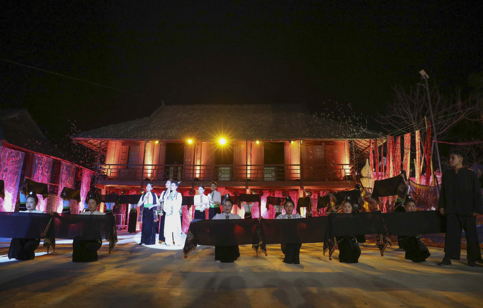 Một phân đoạn trong Show diễn thực cảnh “Huyền tích UVA”. (Ảnh: Xuân Tư/TTXVN)