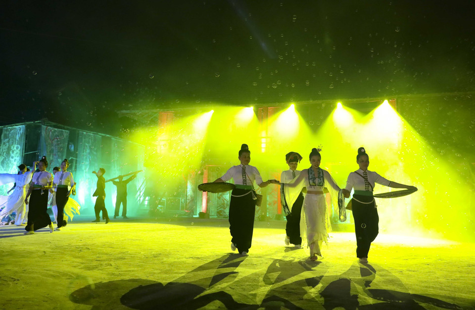 Một phân đoạn trong Show diễn thực cảnh “Huyền tích UVA” (Ảnh: Xuân Tư/TTXVN)