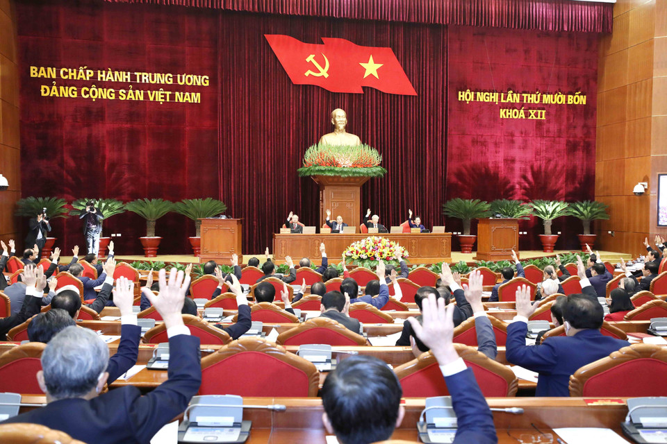 Đại biểu biểu quyết thông qua chương trình hội nghị. (Ảnh: Phương Hoa/TTXVN)