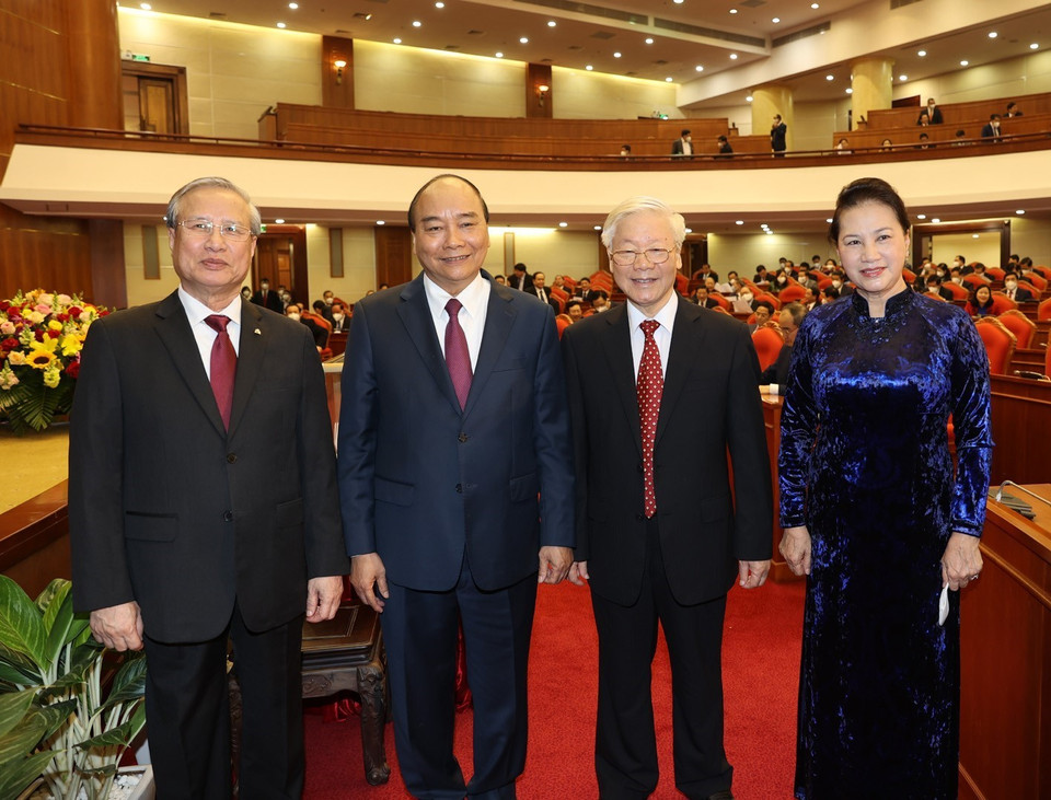 Tổng Bí thư, Chủ tịch nước Nguyễn Phú Trọng, Thủ tướng Nguyễn Xuân Phúc, Chủ tịch Quốc hội Nguyễn Thị Kim Ngân và Thường trực Ban Bí thư Trần Quốc Vượng dự Hội nghị.(Ảnh: Trí Dũng/TTXVN)