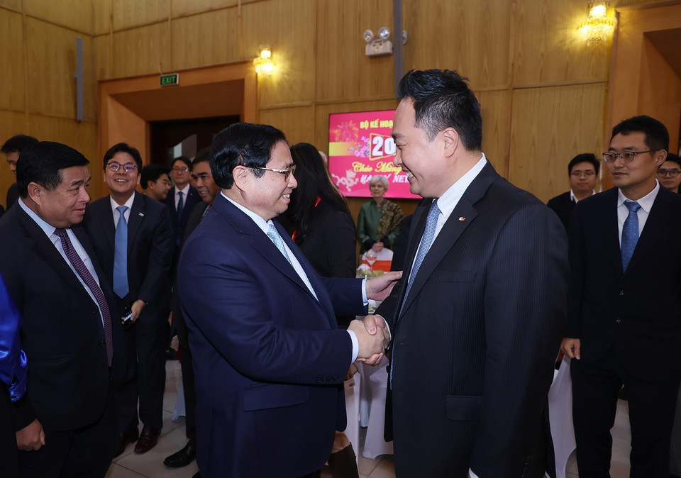 Thủ tướng Phạm Minh Chính gặp các Đại sứ, Trưởng đại diện các tổ chức quốc tế và các nhà đầu tư nước ngoài tại Việt Nam. (Ảnh: Dương Giang/TTXVN)