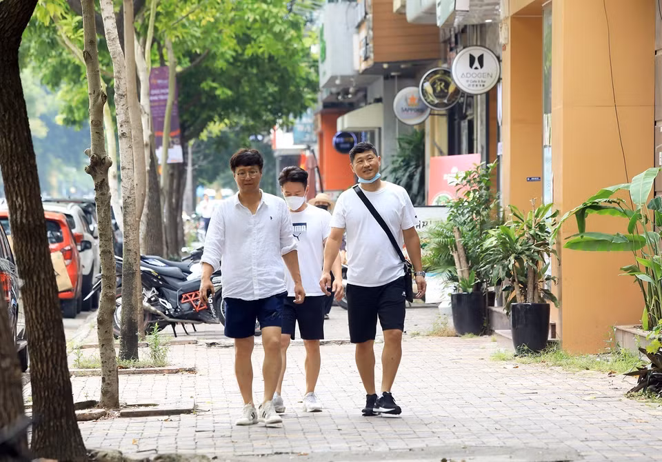 Dù có thái độ sống hòa nhã, lịch thiệp nhưng người Hàn Quốc ở Việt Nam thường khá kín đáo và khép mình trong những cộng đồng riêng lẻ. (Ảnh: Tuấn Anh/TTXVN)