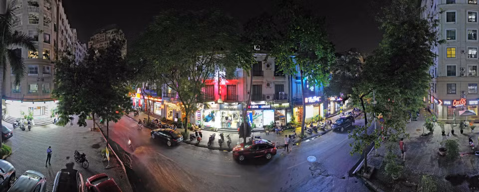 Một góc khu phố Hàn Quốc trong khu đô thị Mỹ Đình-Sông Đà. (Ảnh: Tuấn Anh/TTXVN)