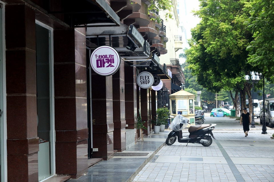 Ở khu phố Hàn, những siêu thị Hàn Quốc mọc lên rất nhiều, tạo lập thành một hệ thống riêng. (Ảnh: Tuấn Anh/TTXVN)