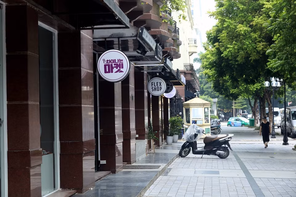Ở khu phố Hàn, những siêu thị Hàn Quốc mọc lên rất nhiều, tạo lập thành một hệ thống riêng. (Ảnh: Tuấn Anh/TTXVN)
