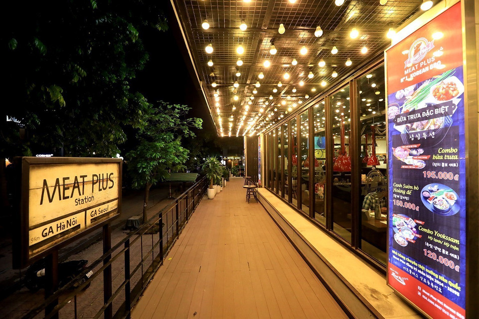 Đa số người Hàn Quốc dù đã định cư lâu năm ở Hà Nội nhưng vẫn không quen với ẩm thực Việt Nam. Họ thường thích các món ăn Hàn với vị cay, nóng. (Ảnh: Tuấn Anh/TTXVN)