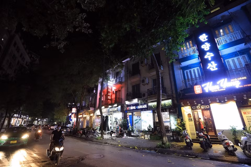Dịch vụ dành cho người Hàn tại các khu phố này đều đầy đủ, từ nhà hàng, siêu thị, quán ăn, massage, làm đẹp cho đến giáo dục, y tế, bất động sản. (Ảnh: Tuấn Anh/TTXVN)