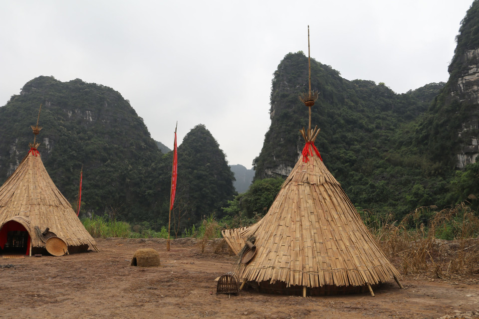  Tái hiện hình ảnh nhà chòi trong phim. (Ảnh: Ninh Đức Phương/TTXVN)