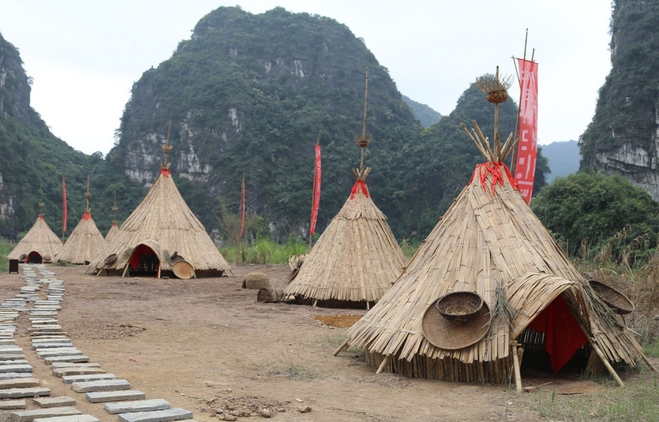  Tái hiện hình ảnh nhà chòi trong phim. (Ảnh: Ninh Đức Phương/TTXVN)