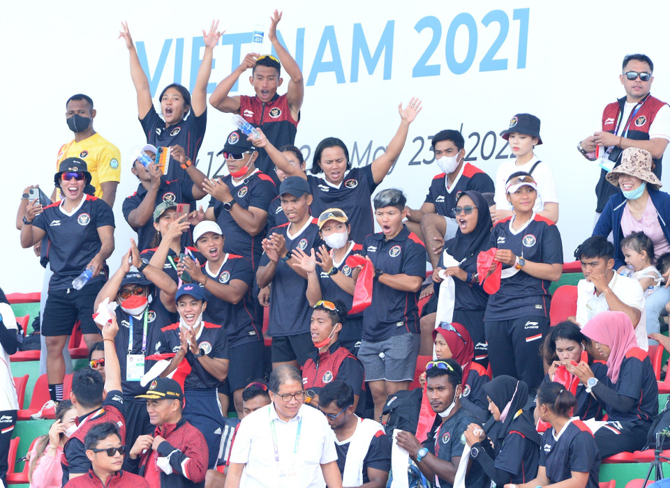 Các cổ động viên đội tuyển Indonesia. (Ảnh: Minh Đức/TTXVN)