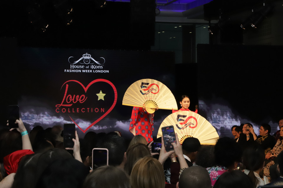 Bộ sưu tập áo dài trình diễn tại London Fashion Show nằm trong khuôn khổ các hoạt động kỷ niệm 50 năm quan hệ ngoại giao Việt Nam-Anh. (Ảnh: Hải Vân/Vietnam+)